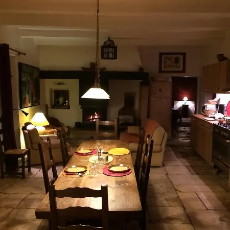 Bed & Breakfast Au Grand Mas Issirac